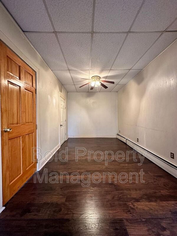 Foto del edificio - 816 S Railroad St