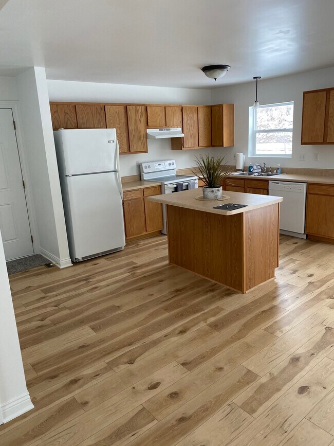 Foto del edificio - 258 Meadow Ln