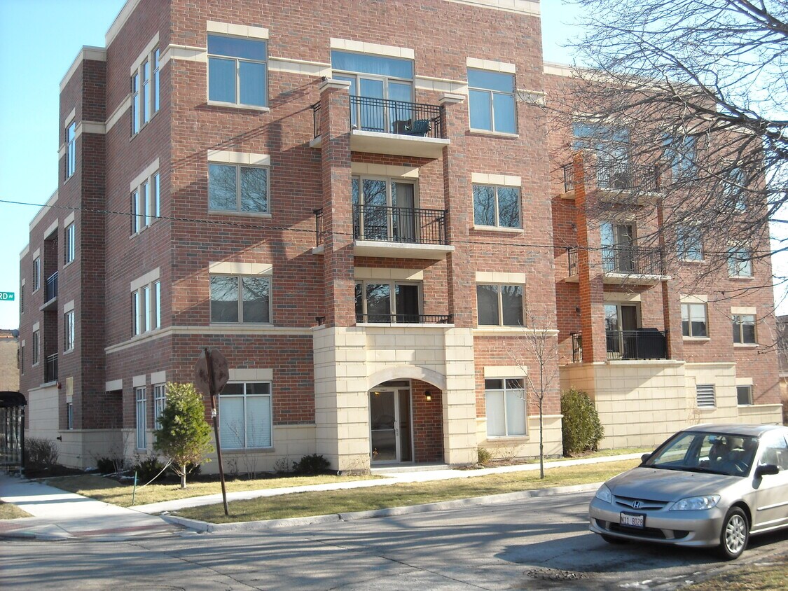 5761 Higgins W Ave Unit 3C, Chicago, IL 60630 Condo for Rent in