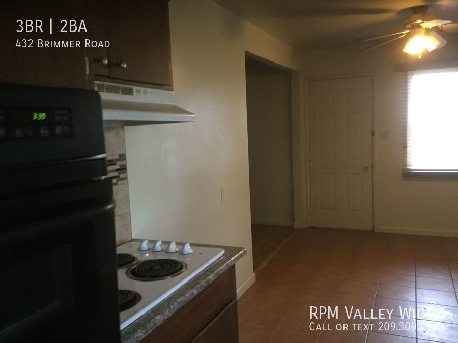 Building Photo - Cute 3 bedroom Coming Soon!