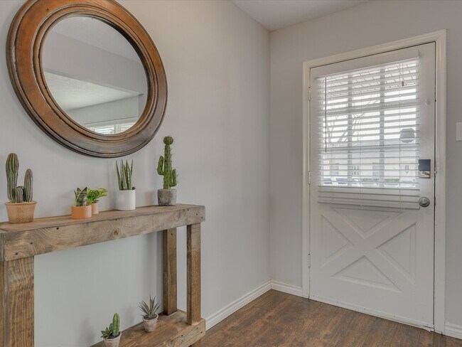 Foto del edificio - 1425 Mayfield Ave