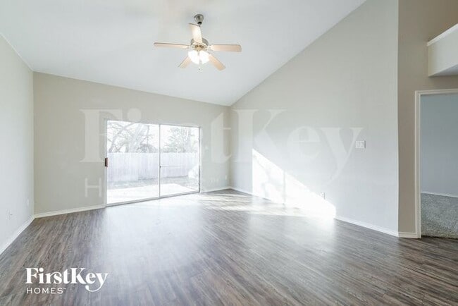 Foto del edificio - 1824 Fairbanks Dr