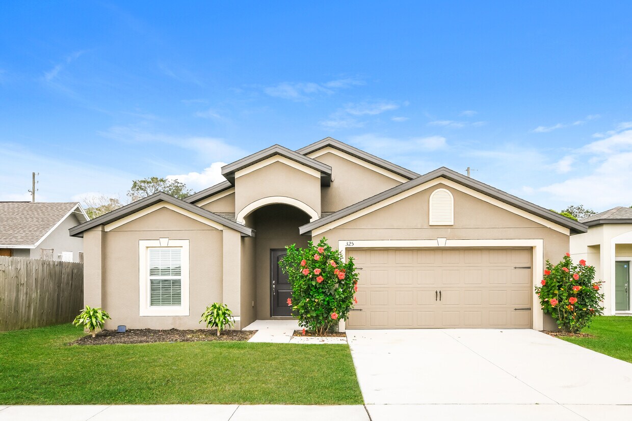 Foto principal - 325 Kensington View Dr