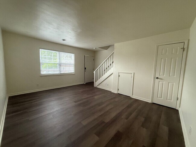 Building Photo - 2 Bedroom 1.5 Bath Apartment located in Jo...