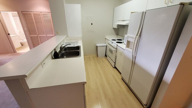 Foto del edificio - 1450 Young St