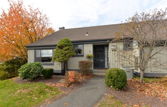 Building Photo - 911 Heritage Vlg