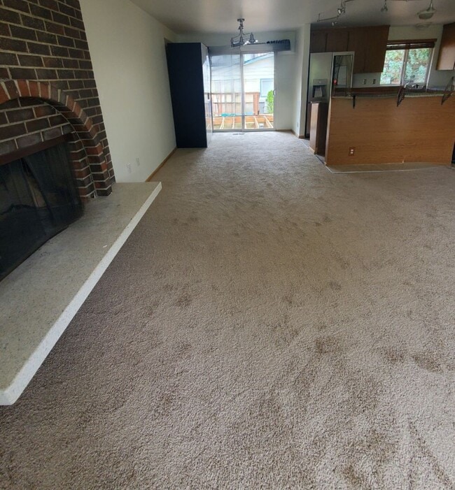 Building Photo - Kingsgate Home on Private Corner Lot
