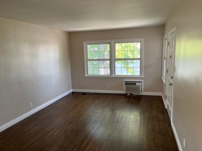 Building Photo - 5057 Cahuenga Blvd