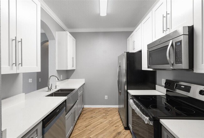 Building Photo - 6084 Stevenson Dr