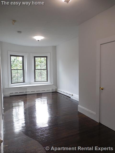 Primary Photo - 110 Willow St