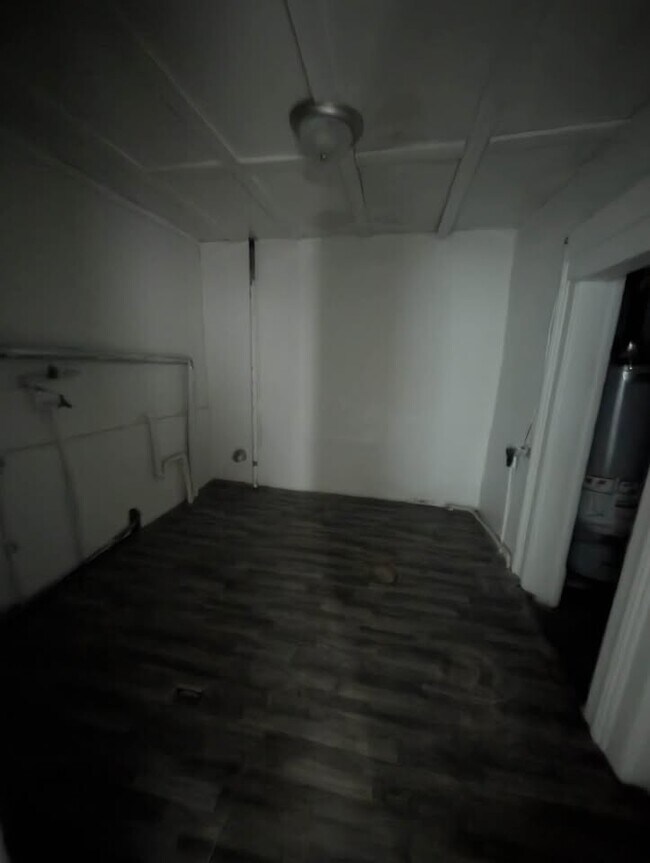 Building Photo - 613 Green St