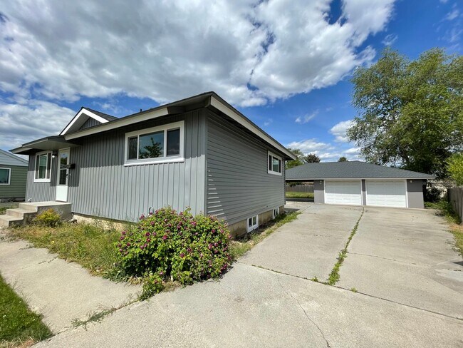 Building Photo - Great Updated Rancher