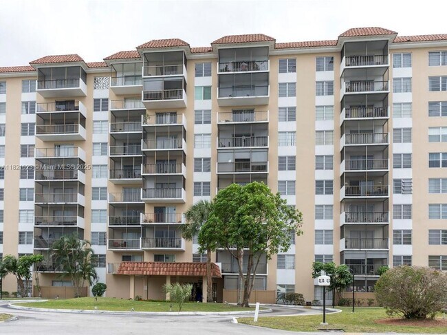 Foto del edificio - 4174 Inverrary Dr