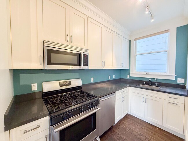 Foto del edificio - 3 bed 1 bath Townhome in heart of Mission District