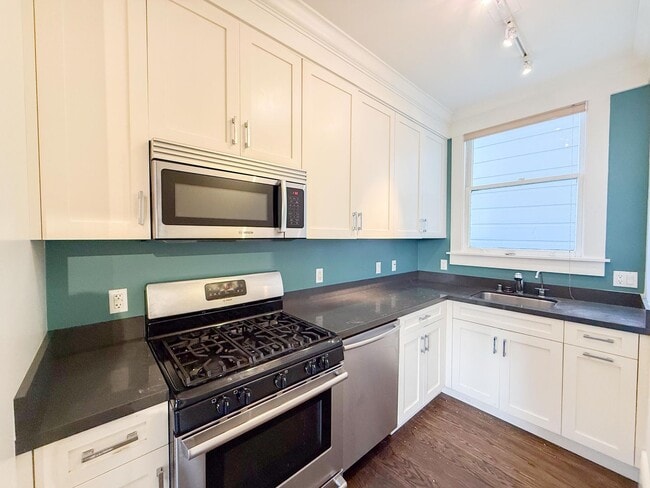 Photo - 3 bed 1 bath Townhome in heart of Mission District