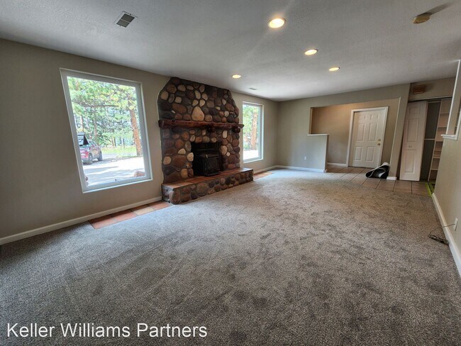 Foto del edificio - 3 br, 2 bath House - 691 N West St