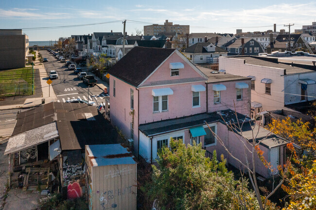 Building Photo - 11124 Rockaway Beach Blvd
