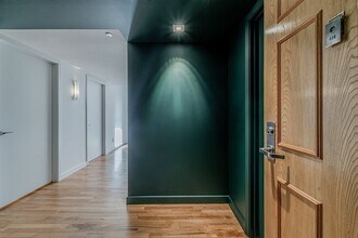 Building Photo - 244 Sherbrooke St E