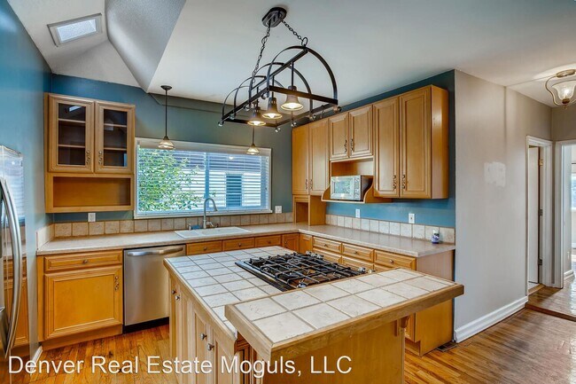 Foto del edificio - 3 br, 1 bath House - 3921 S. Acoma Street