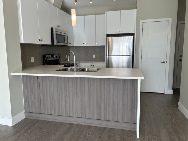 Building Photo - 1958-1958 N Parallel Rd