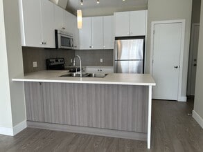 Building Photo - 1958-1958 N Parallel Rd