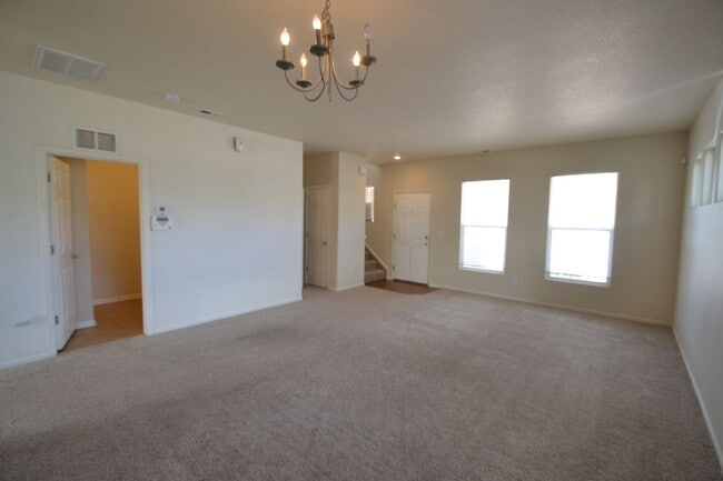 Building Photo - 3 Bedroom Townhome Available Now!