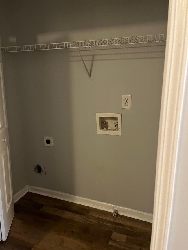 Building Photo - 2731 Halligan Point