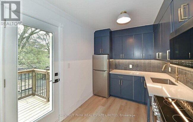 Building Photo - 1105 Queen St E