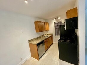 Building Photo - 607 NE 29th Dr