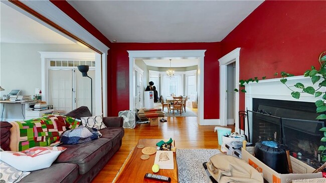 Building Photo - 858 Orange St