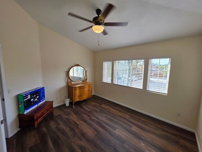 Foto del edificio - 2432 Papyrus Ct