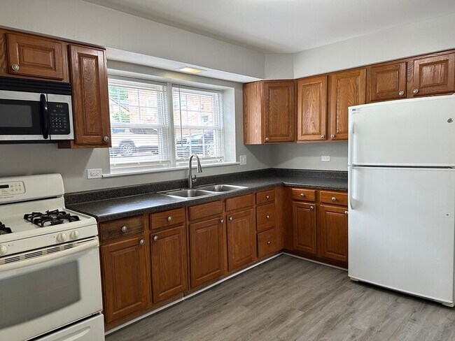 Building Photo - 3400 Maple Ave Apt 3