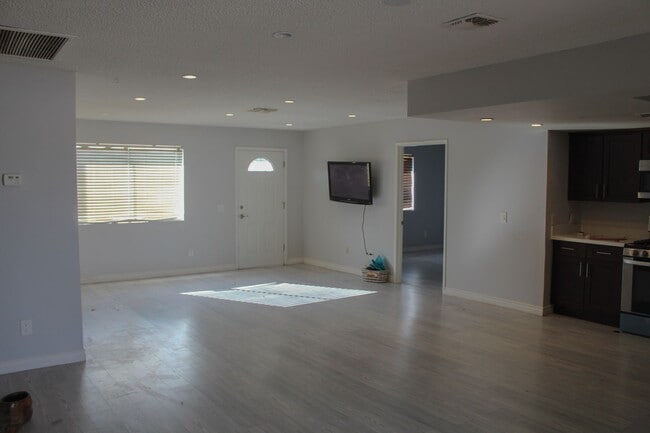 Building Photo - Home Sweet Home!!!