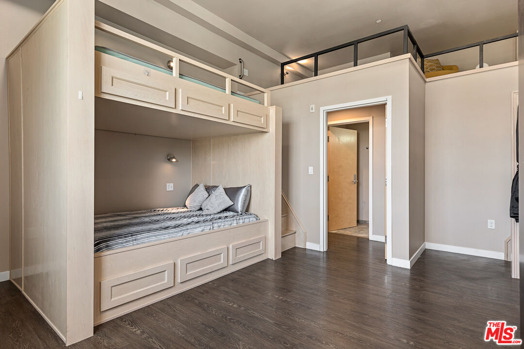 Foto principal - 630 W 28th St