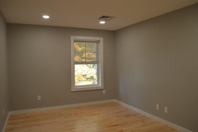 Building Photo - 5063 Williston Rd