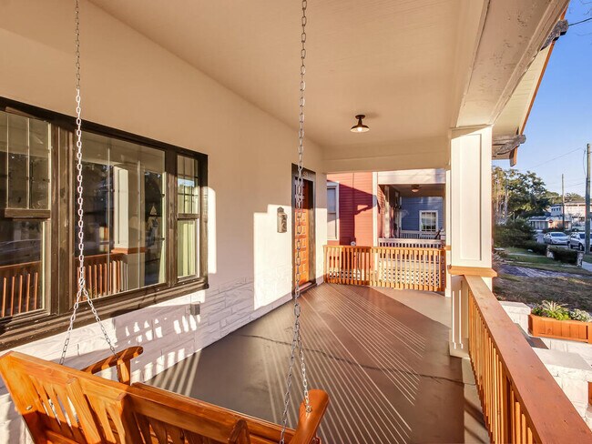 Foto del edificio - 419 E 3rd St