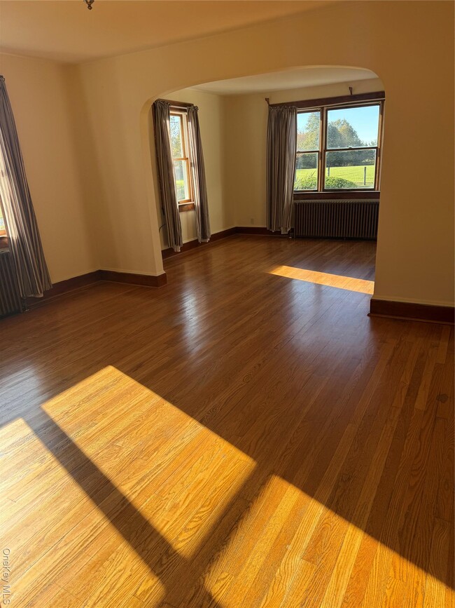 Foto del edificio - 242 Deep Hole Rd