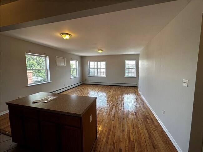 Foto del edificio - 764 Warwick St