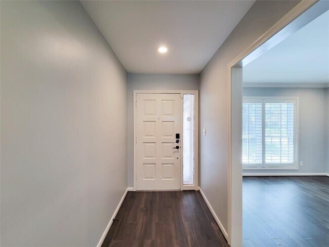 Foto del edificio - 10802 Meadow Lake Ln