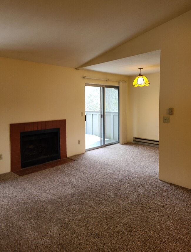 Living/Dining Room - 772 NE Mesa Ln