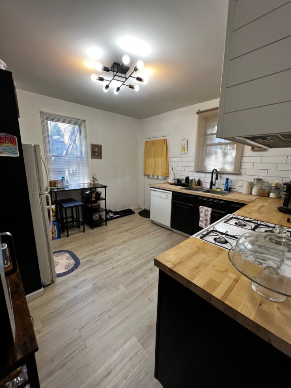 105 E 21st Ave Unit 1, Munhall, PA 15120 Room for Rent in Munhall, PA