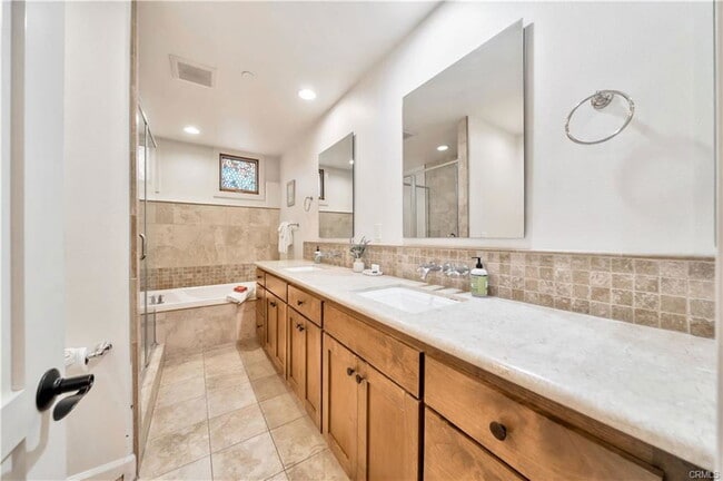 Foto del edificio - 113 Coronado Ln