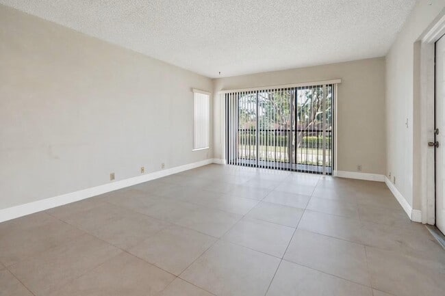 Building Photo - 802 Sky Pine Way
