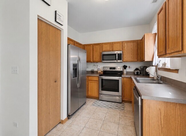 Foto del edificio - 1766 Fieldstone Dr N