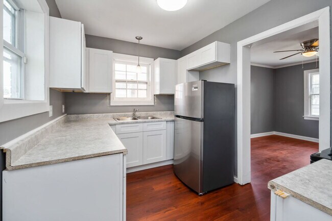 Building Photo - 12532 S Throop St