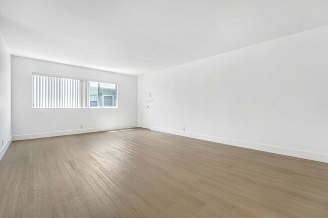 Foto del edificio - 744 S Windsor Blvd