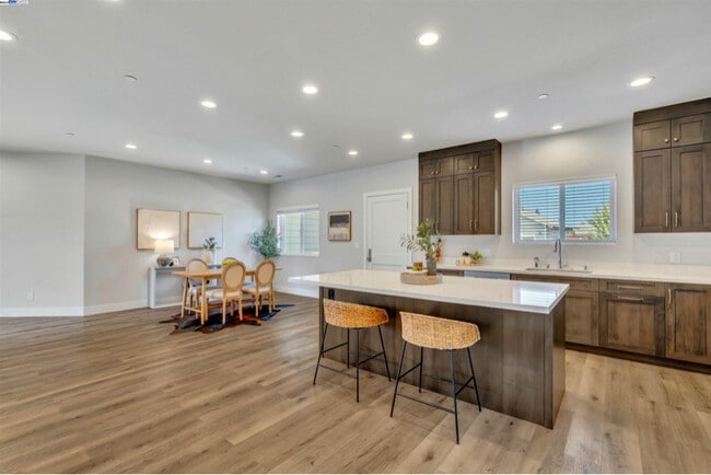 Building Photo - 3626 Hemlock Ct