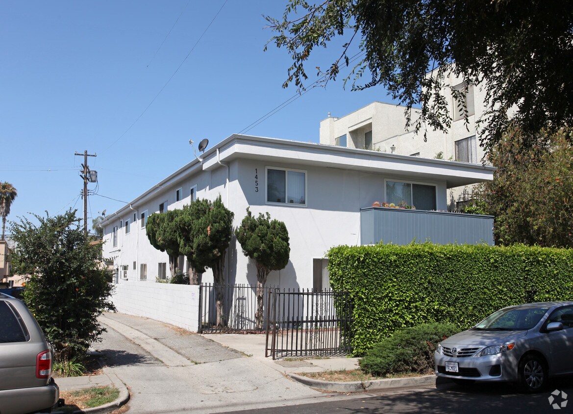 Primary Photo - 1453 Colby Ave