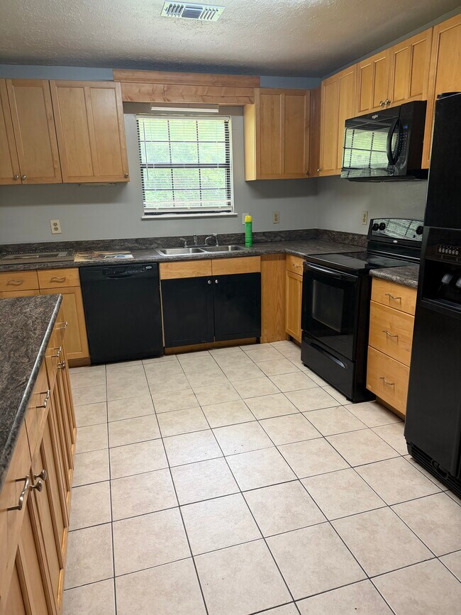 Foto del edificio - 4422 Blackbirch Ln