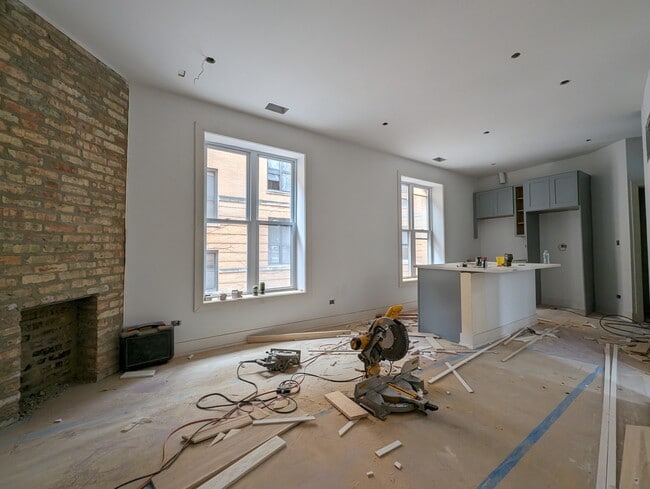 Building Photo - 440 W Belden Ave